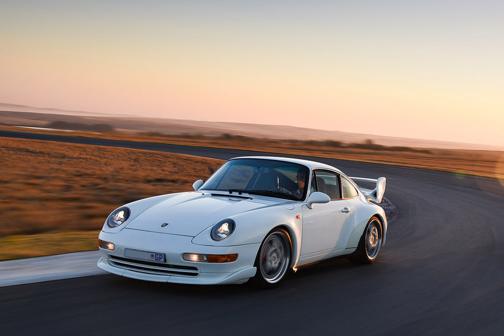 Porsche 911 (993) Carrera RS front tracking shot
