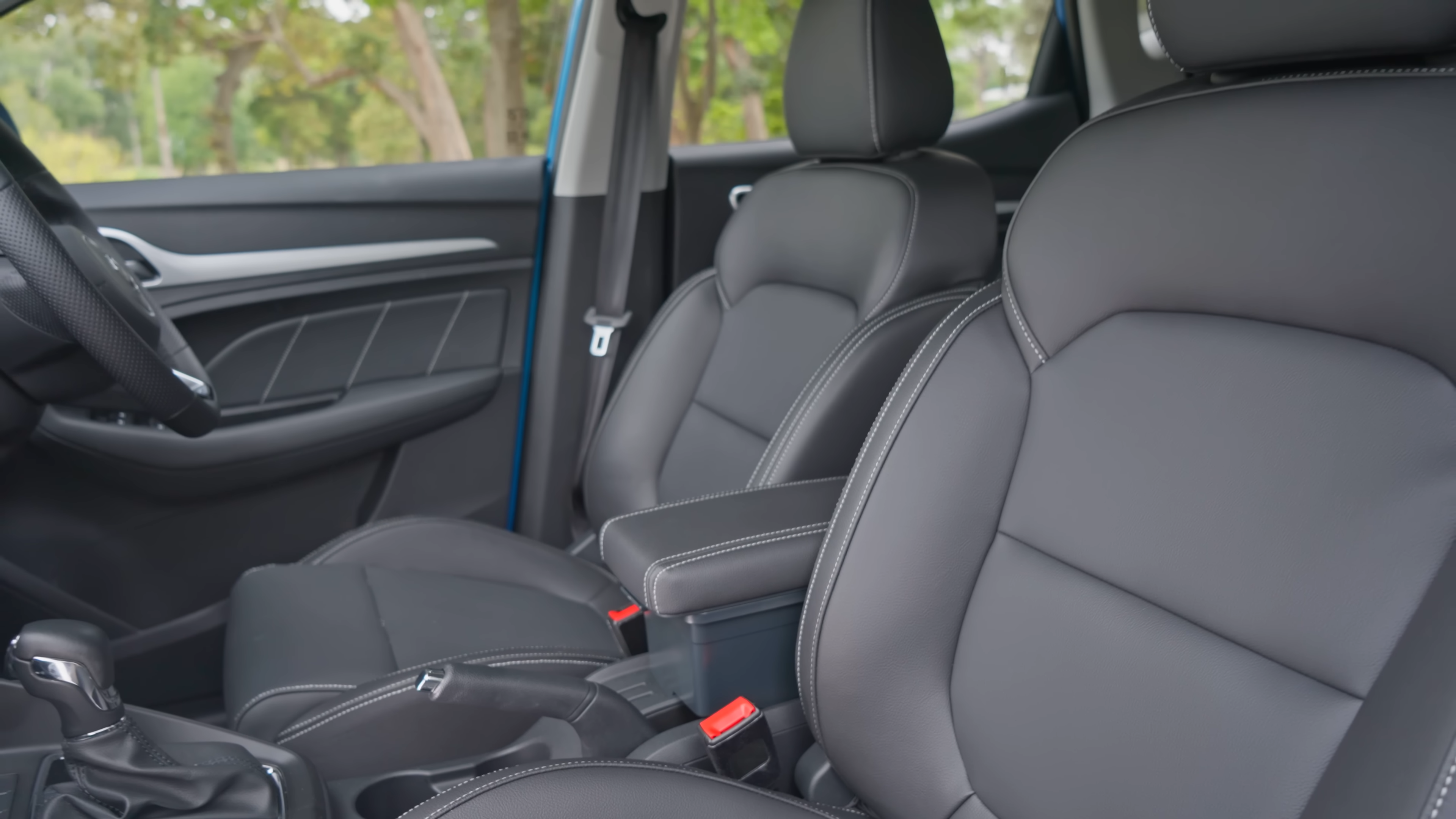 MG ZS Review: Front seats trimmed in leatherette