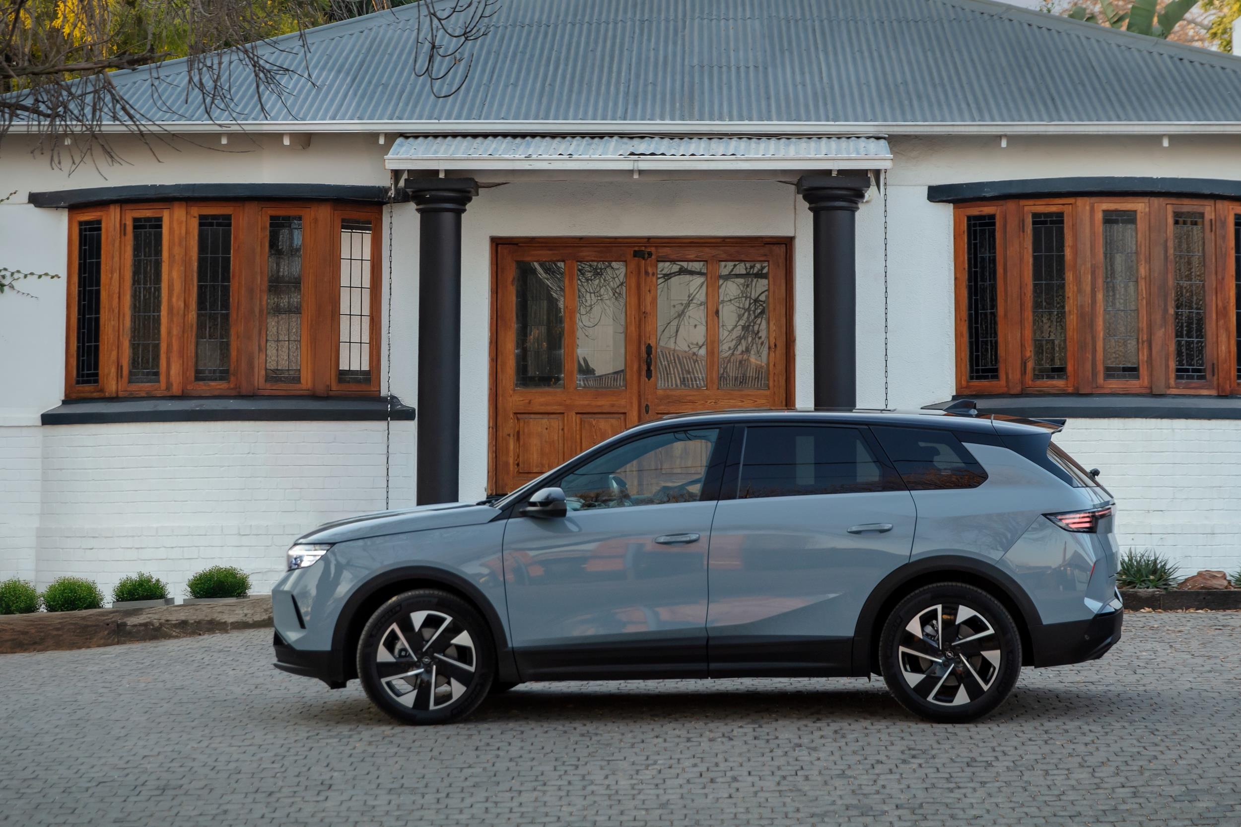 New Opel Grandland side