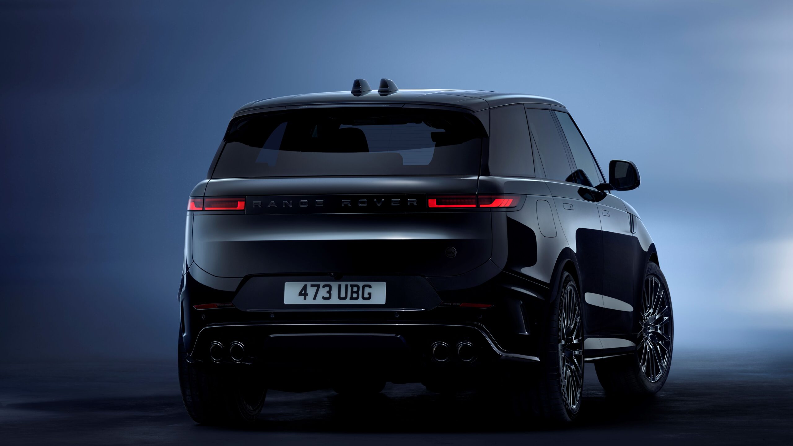 Range Rover Sport SV Black rear