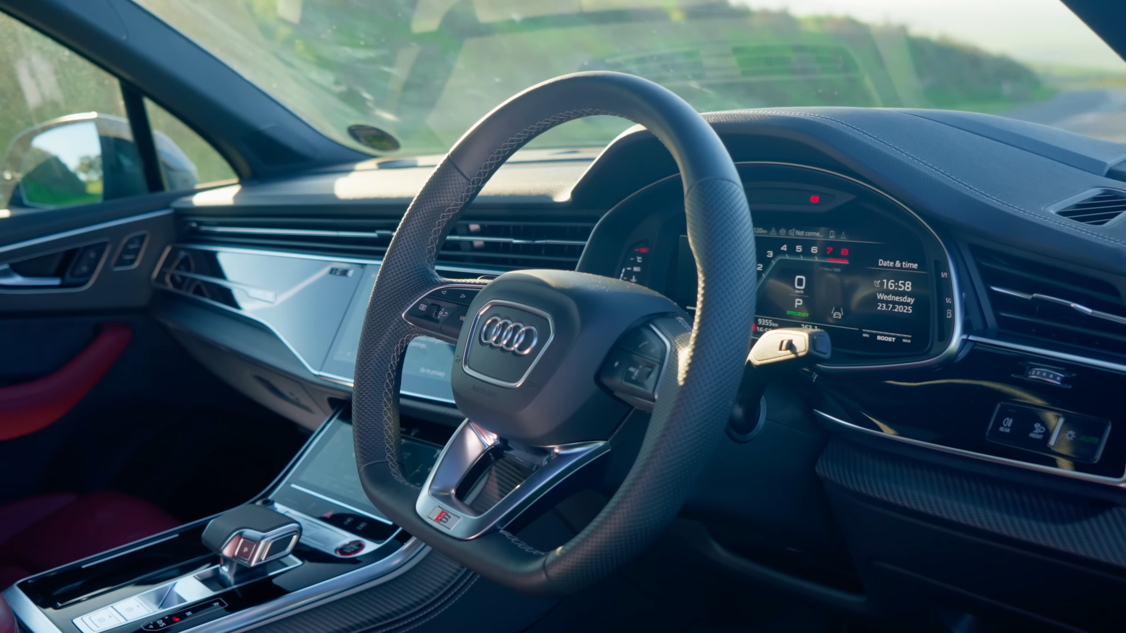 Audi SQ7 front of cabin