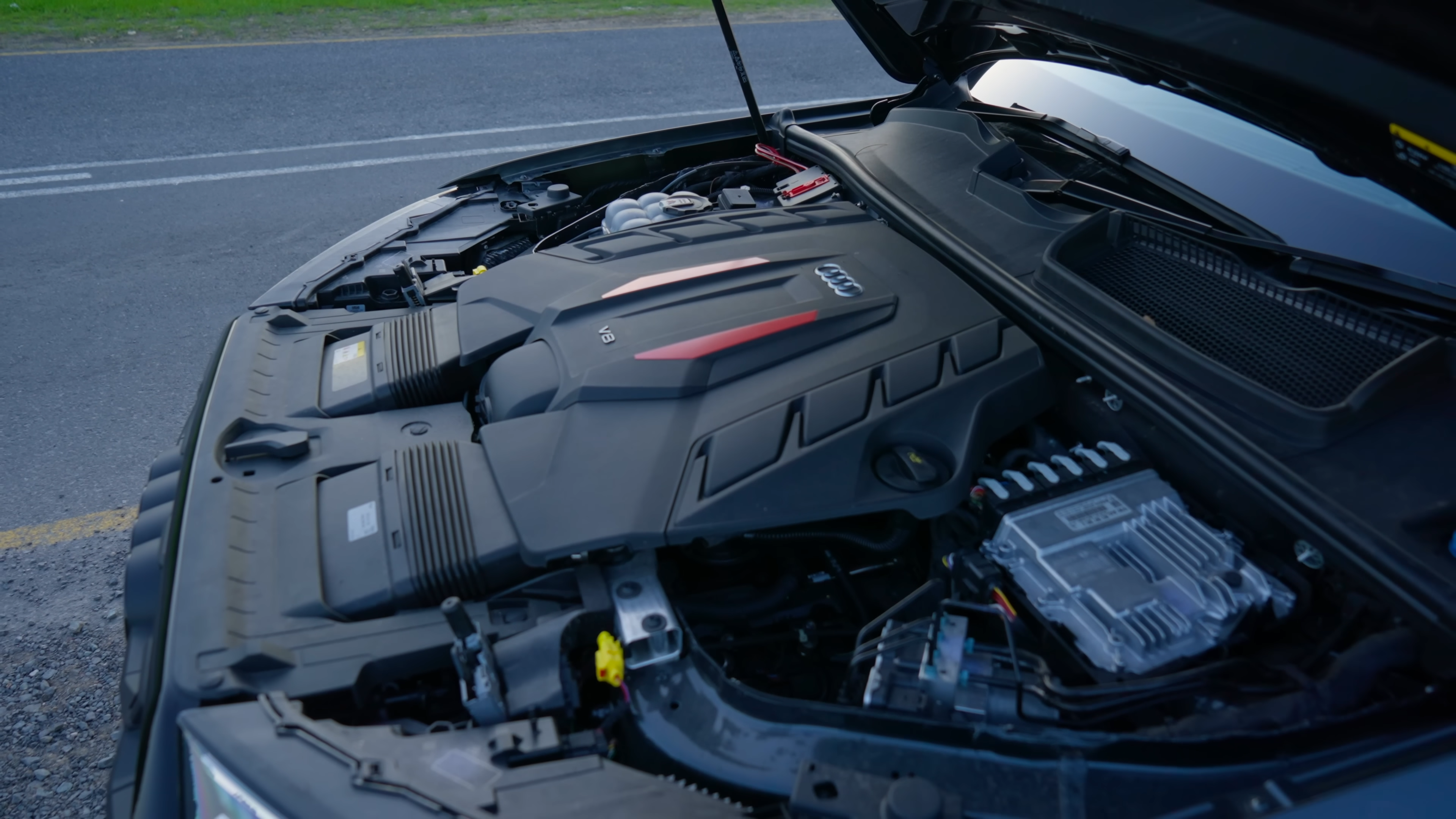 Audi SQ7 engine bay
