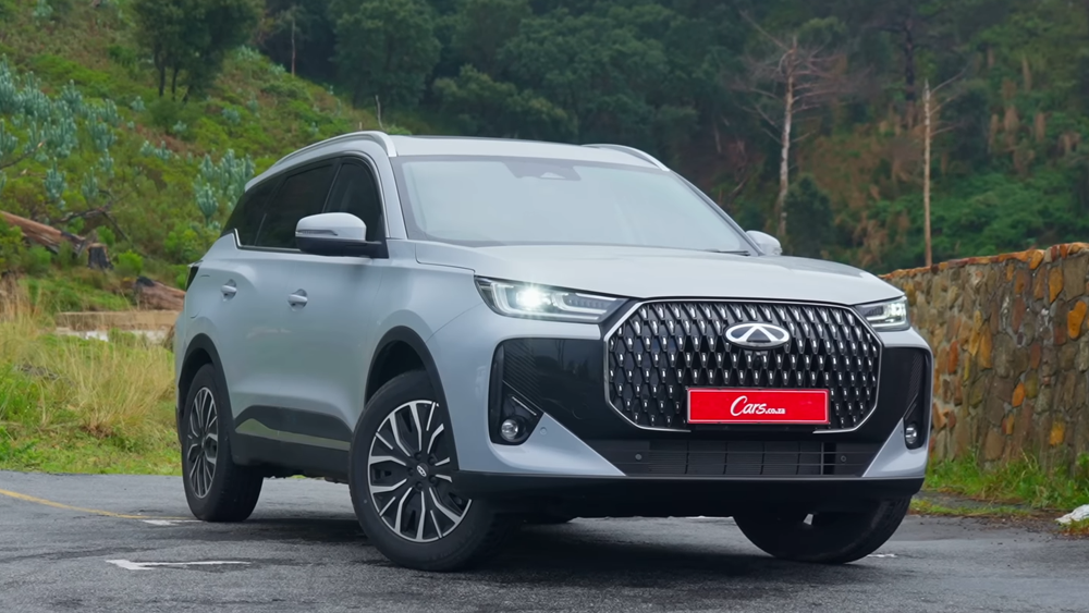 Chery Tiggo 7 PHEV front three-quarter view