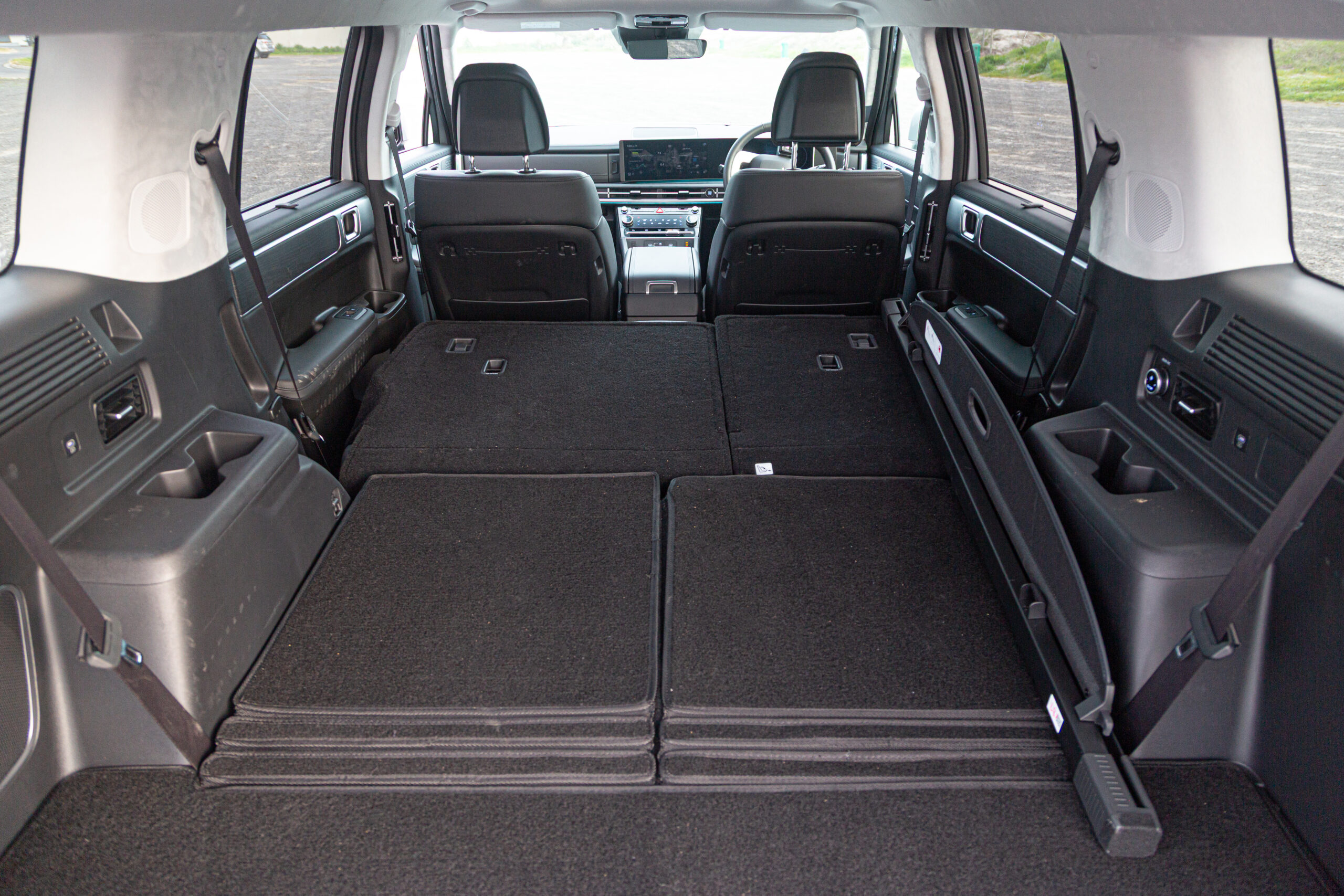 Hyundai Santa Fe Hybrid interior