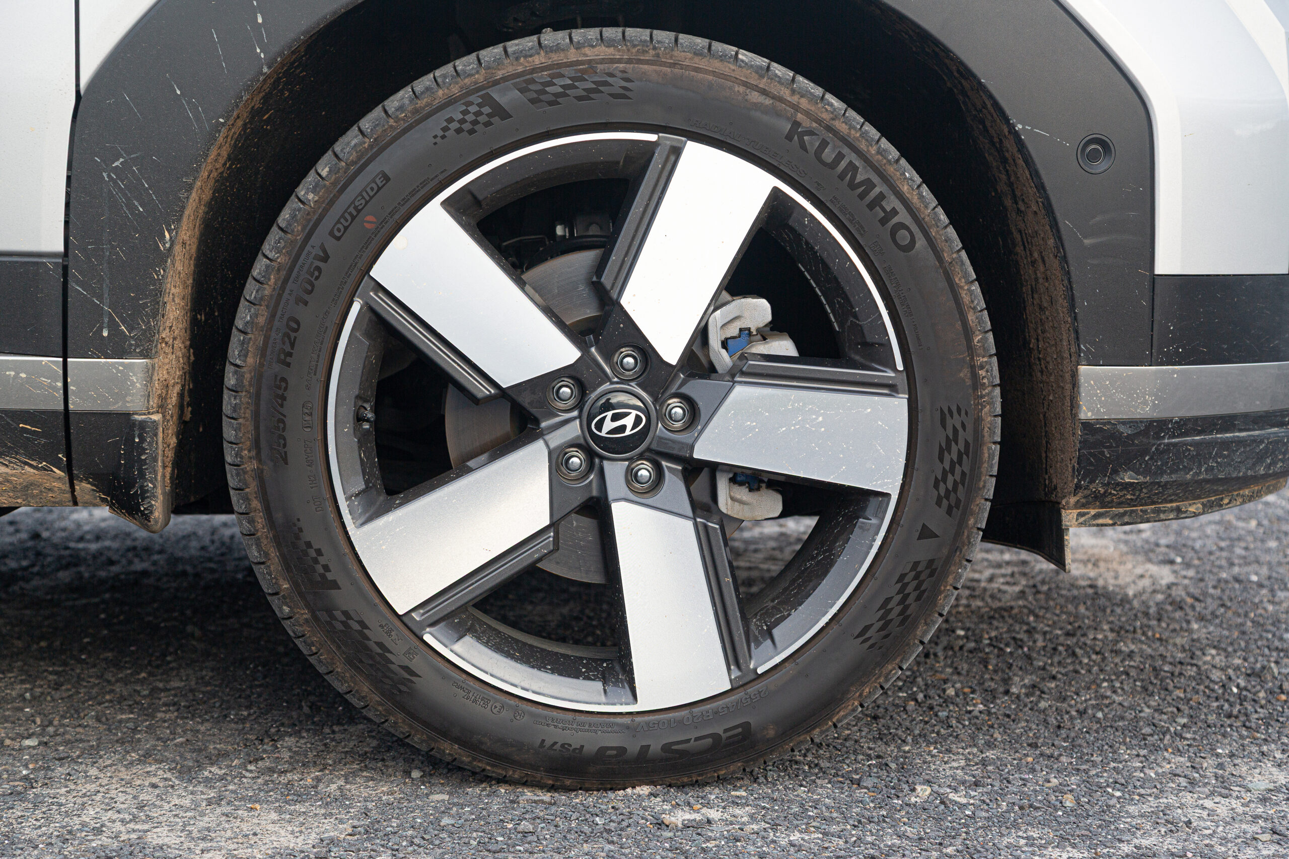 Hyundai Santa Fe Hybrid wheel