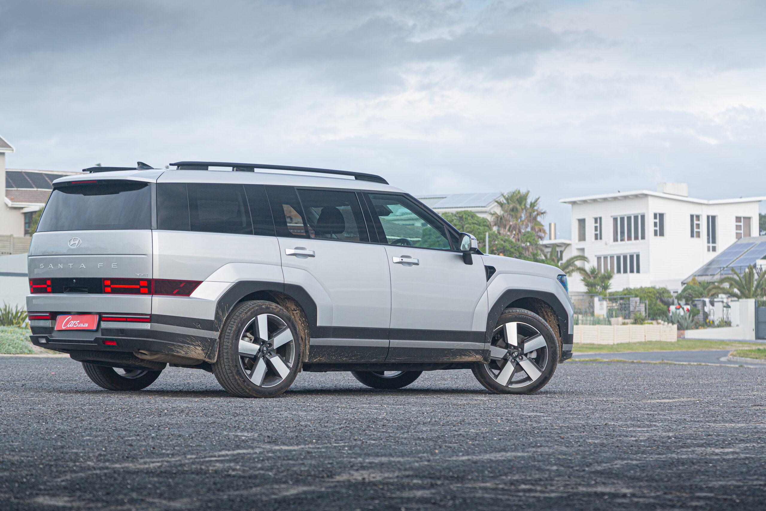 Hyundai Santa Fe Hybrid side