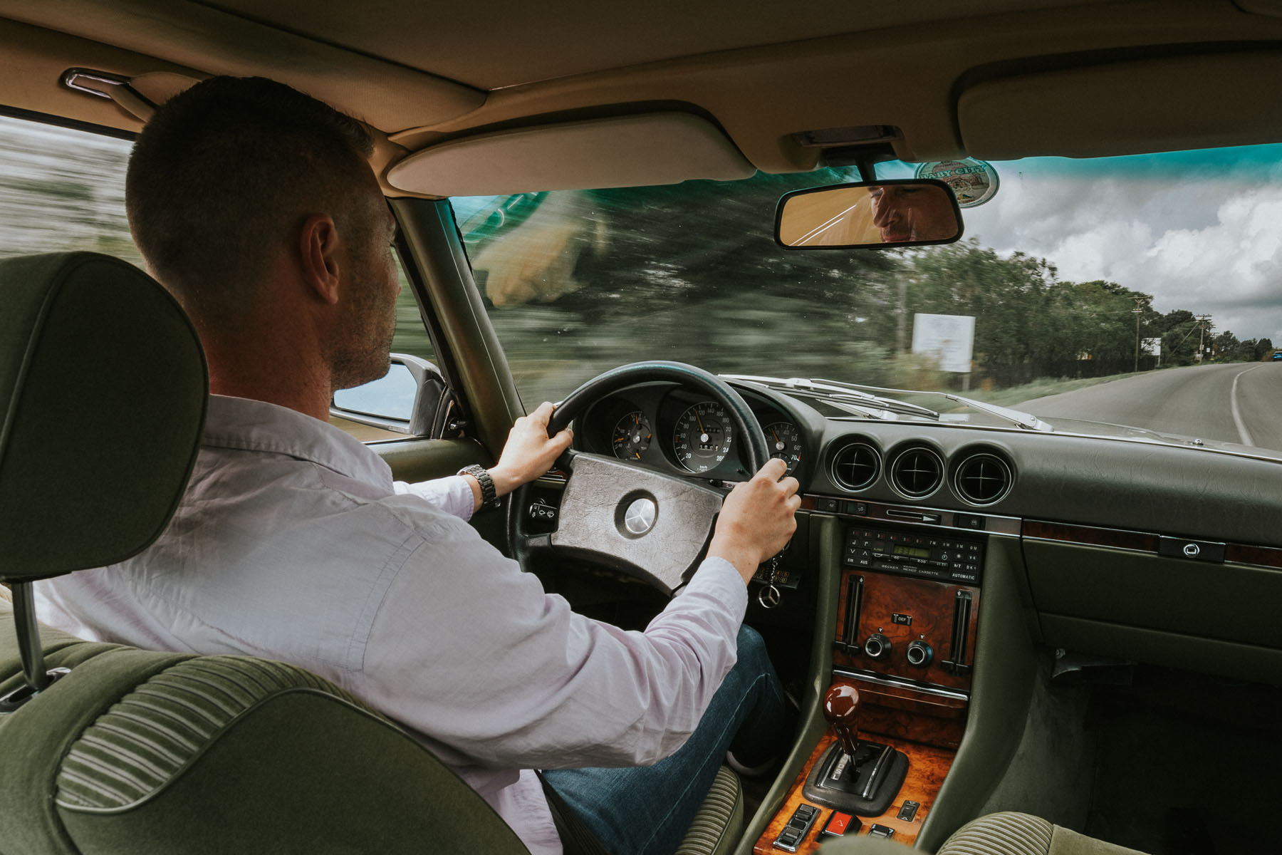 Wilhelm Lutjeharms drives a Mercedes-Benz 500SLC