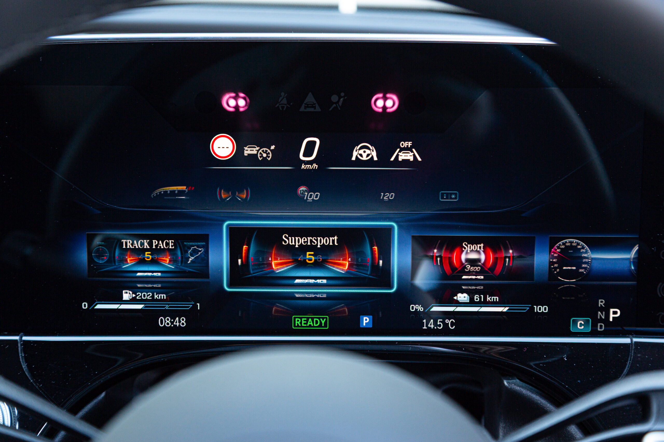 Mercedes-AMG E53 instrument