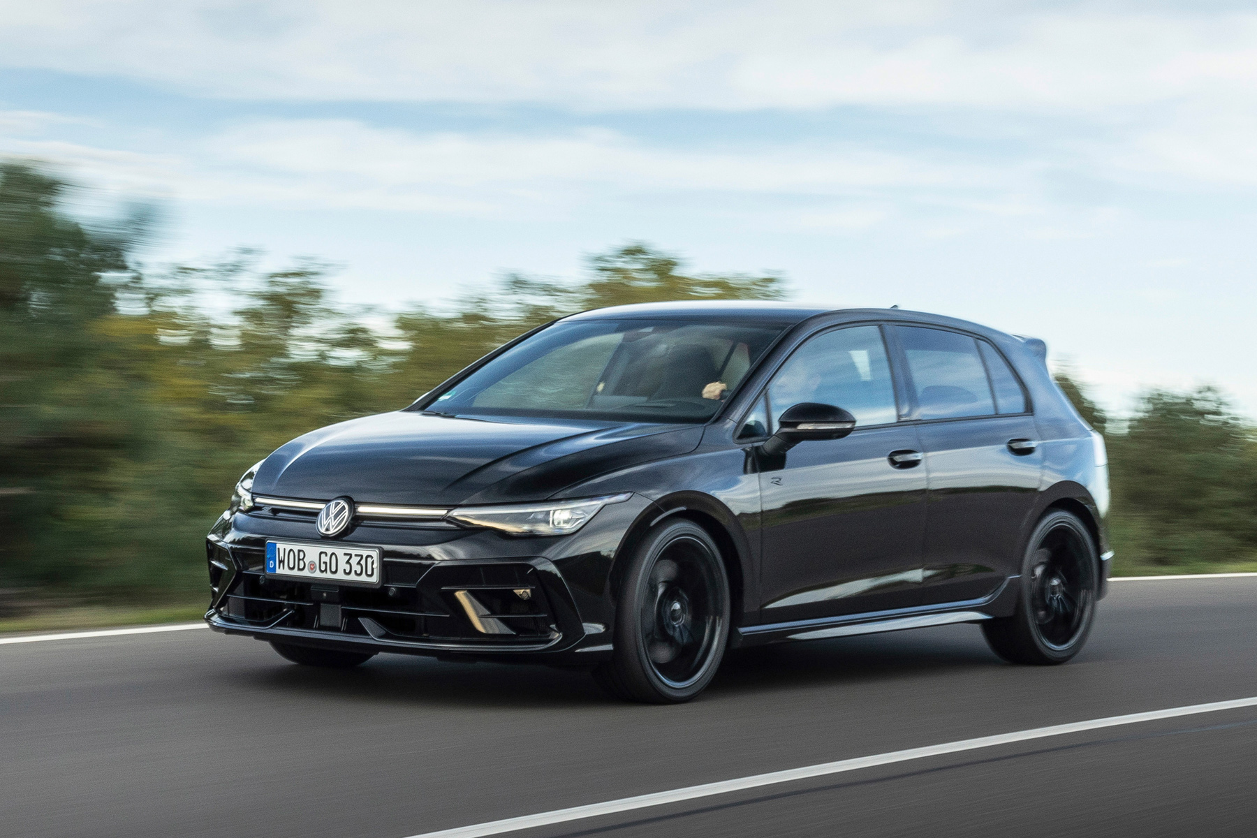 VW Golf 8.5 R front three-quarter tracking shot
