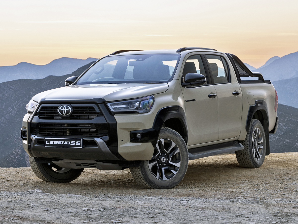 SA car buyers now prefer high-end double cabs such as the Toyota Hilux when shopping in the R500k to R1 million bracket.