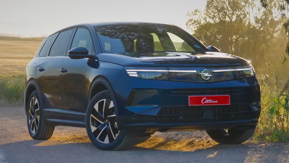 2nd-gen Opel Grandland front three-quarter view