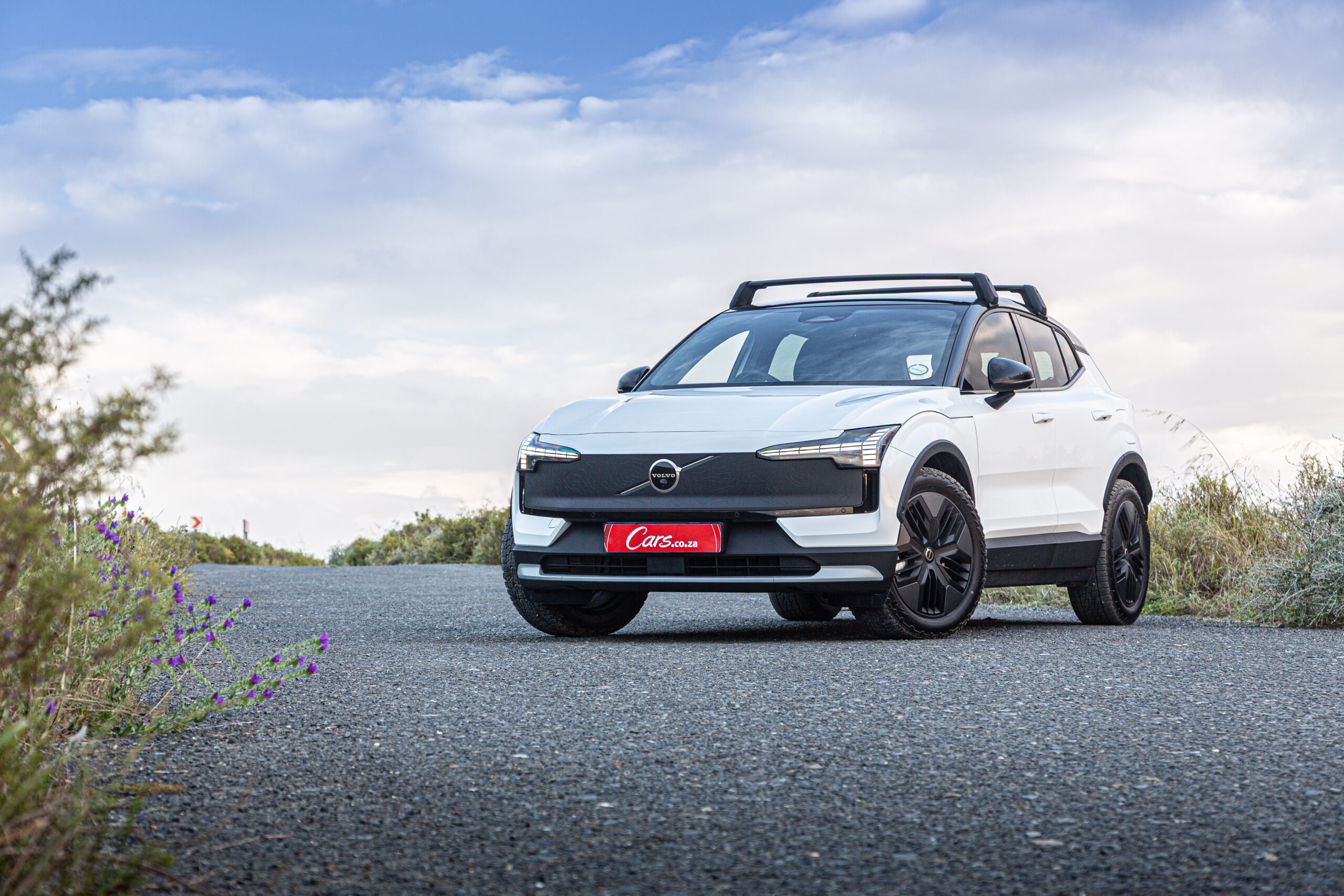 Volvo EX30 Cross Country side