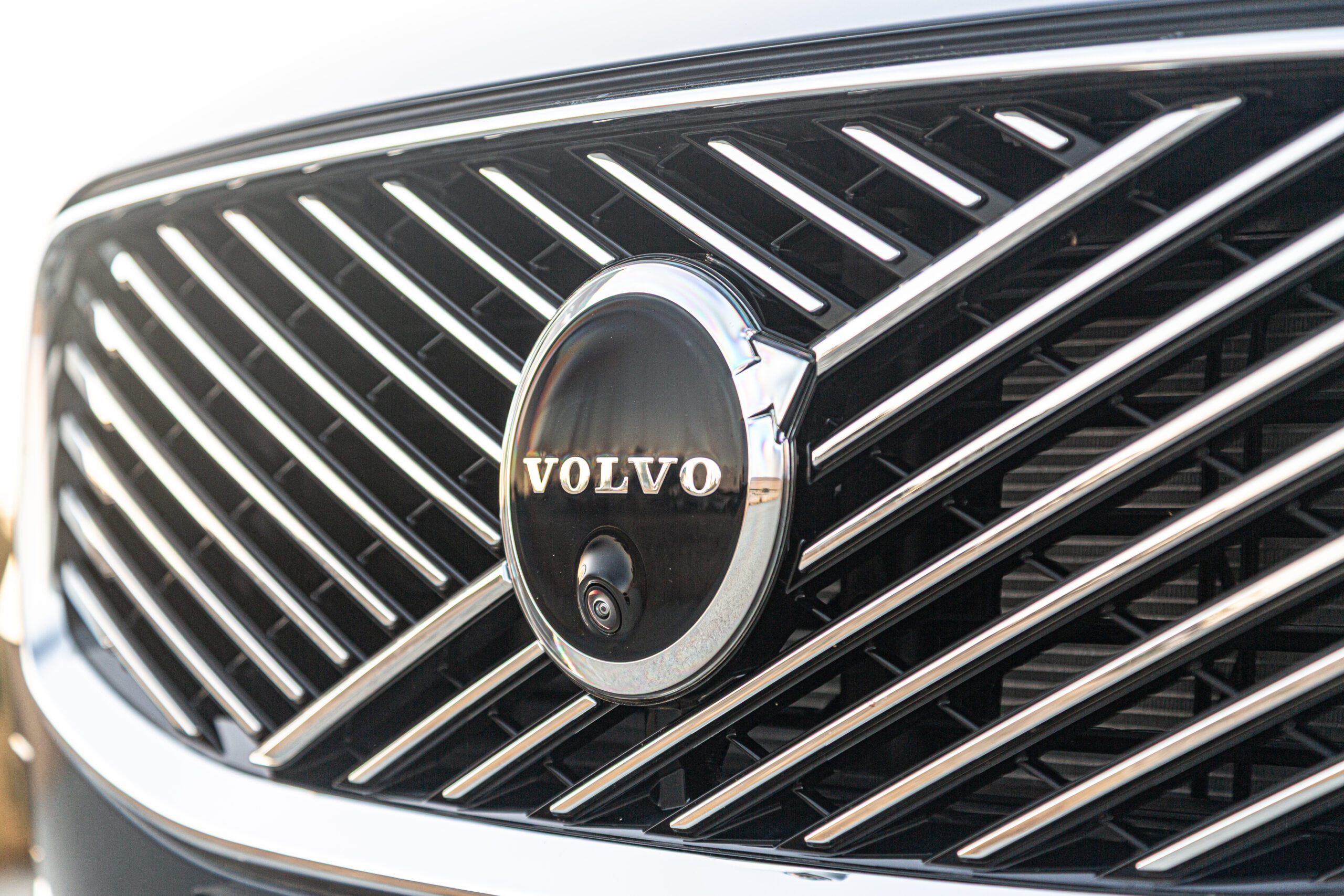 Volvo XC60 T8 PHEV grille