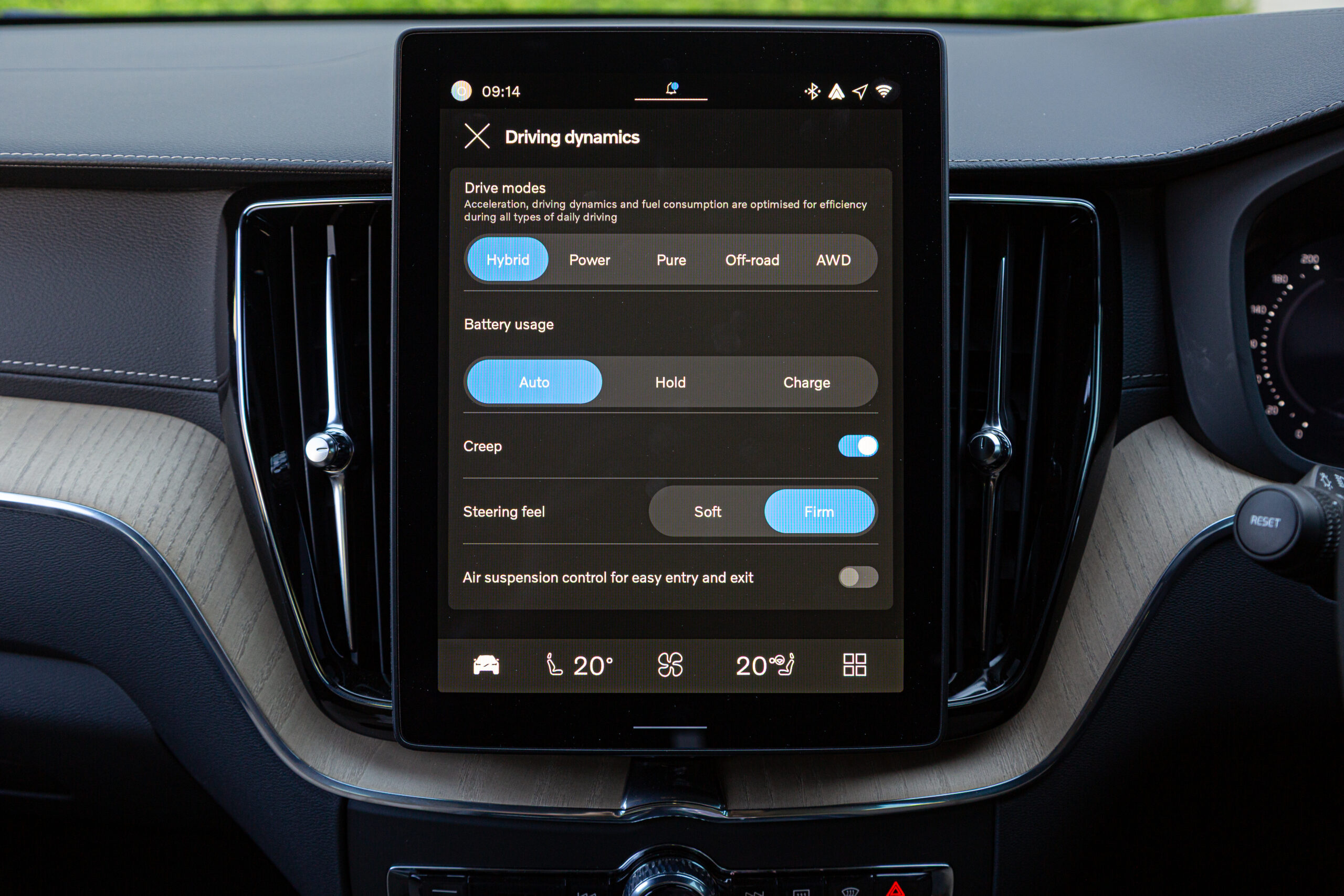 Volvo XC60 T8 PHEV infotainment