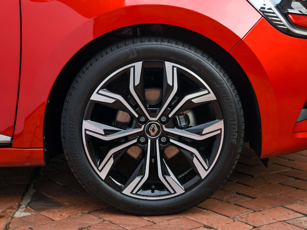 Renault Clio V alloy wheel