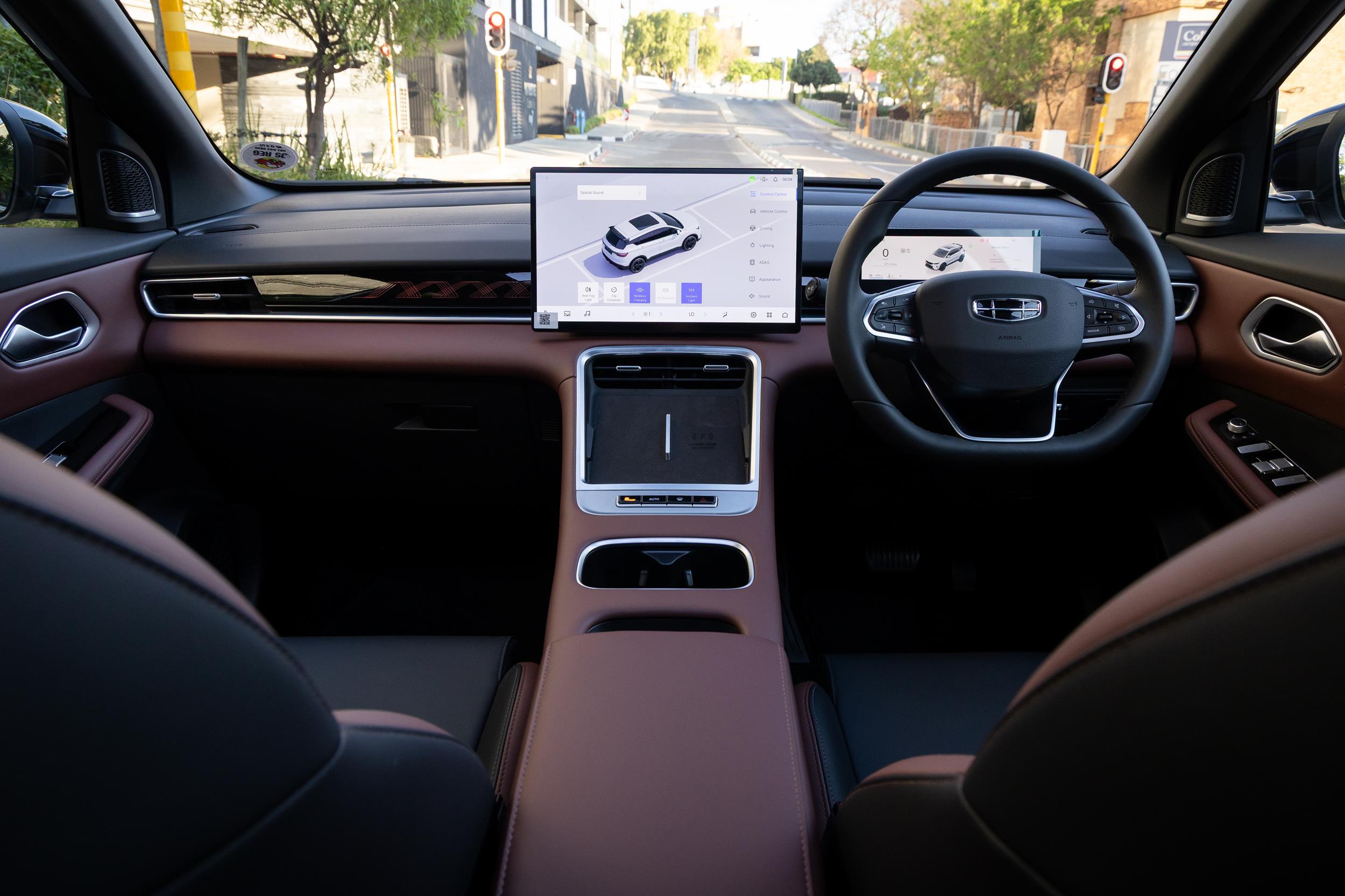 Geely Coolray interior